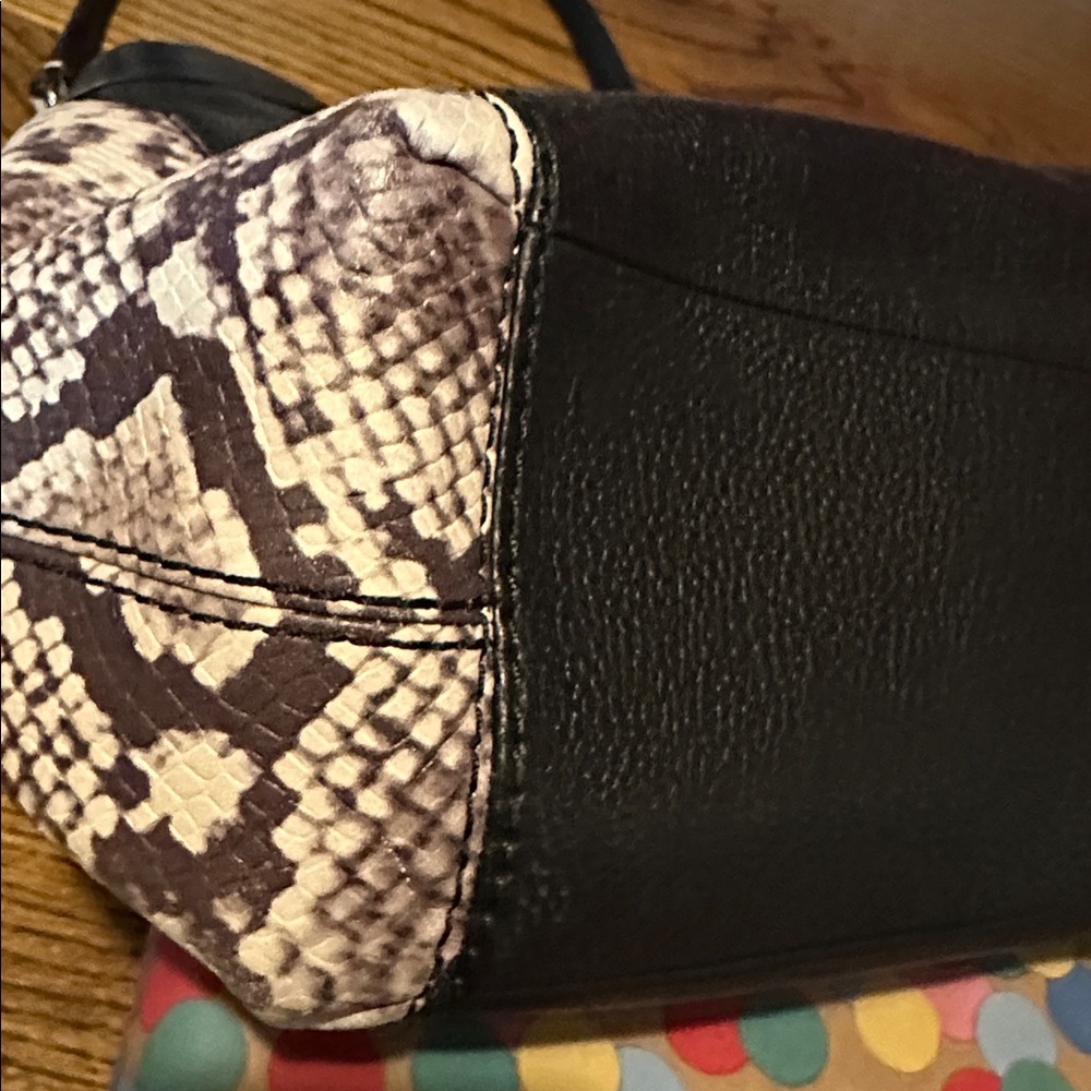 Coach Lexi Snake Embossed Leather Shoulder Bag. Limited edition. Beautiful - Picture 8 of 12